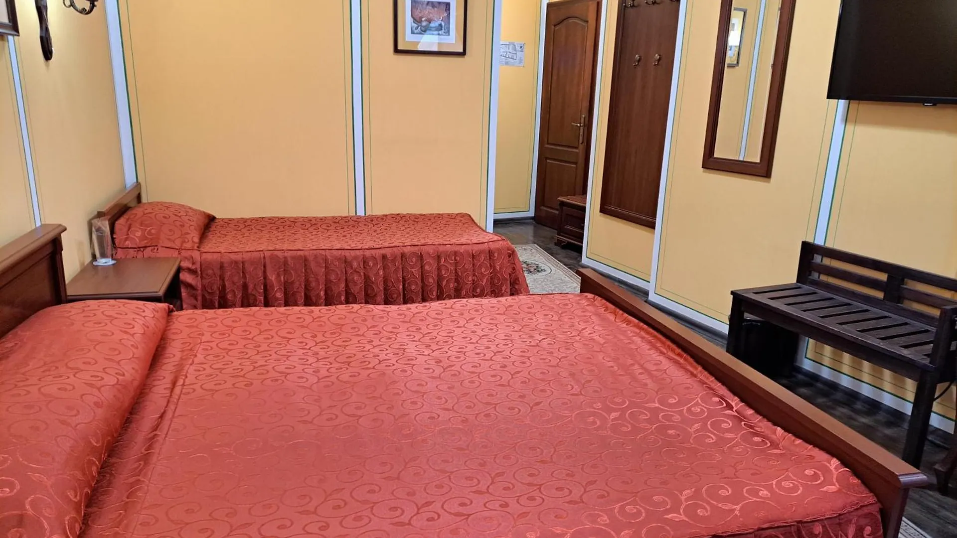 Family Hotel At Renaissance Square Plovdiv
