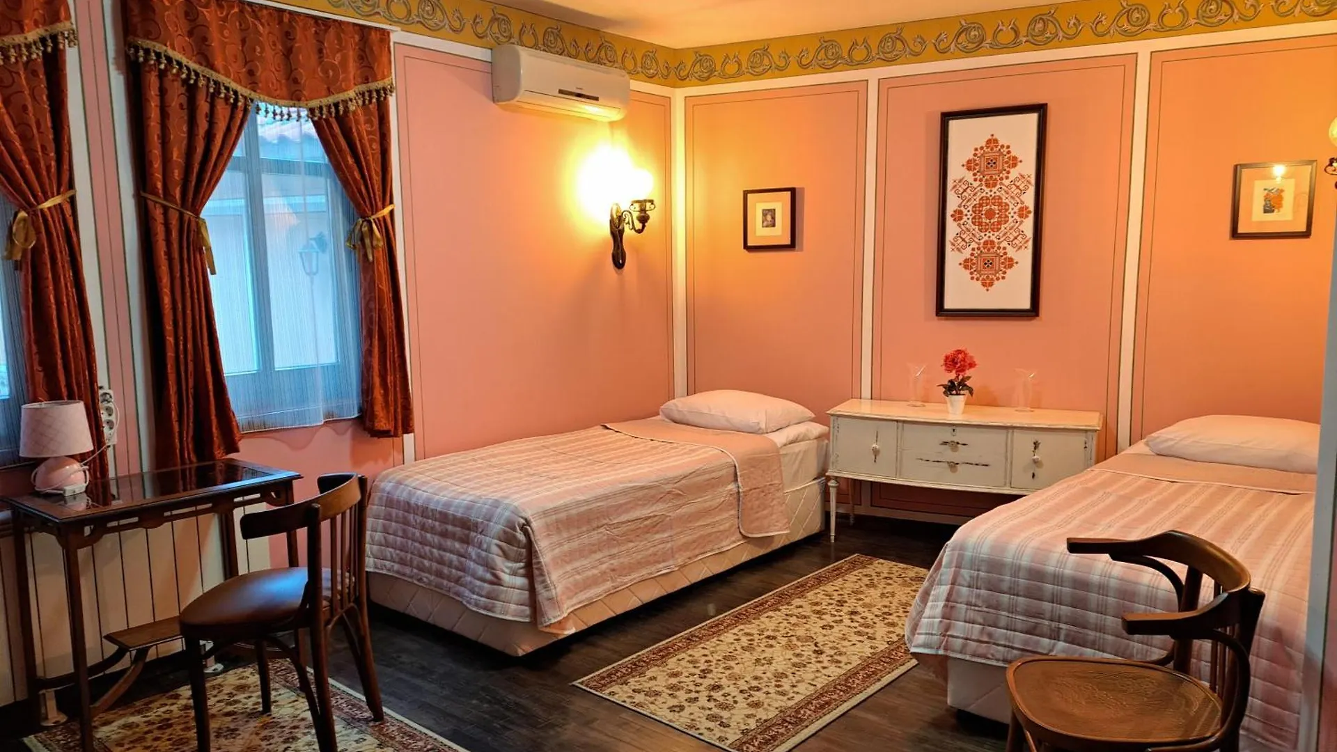 Family Hotel At Renaissance Square Plovdiv